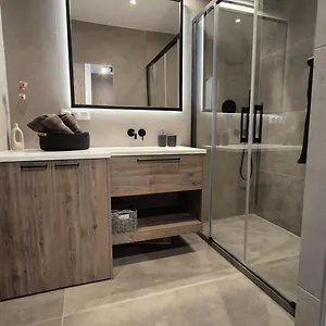 https://luxurious-almond-apartment-self-check-in-24h-parking.poznan-hotels.com